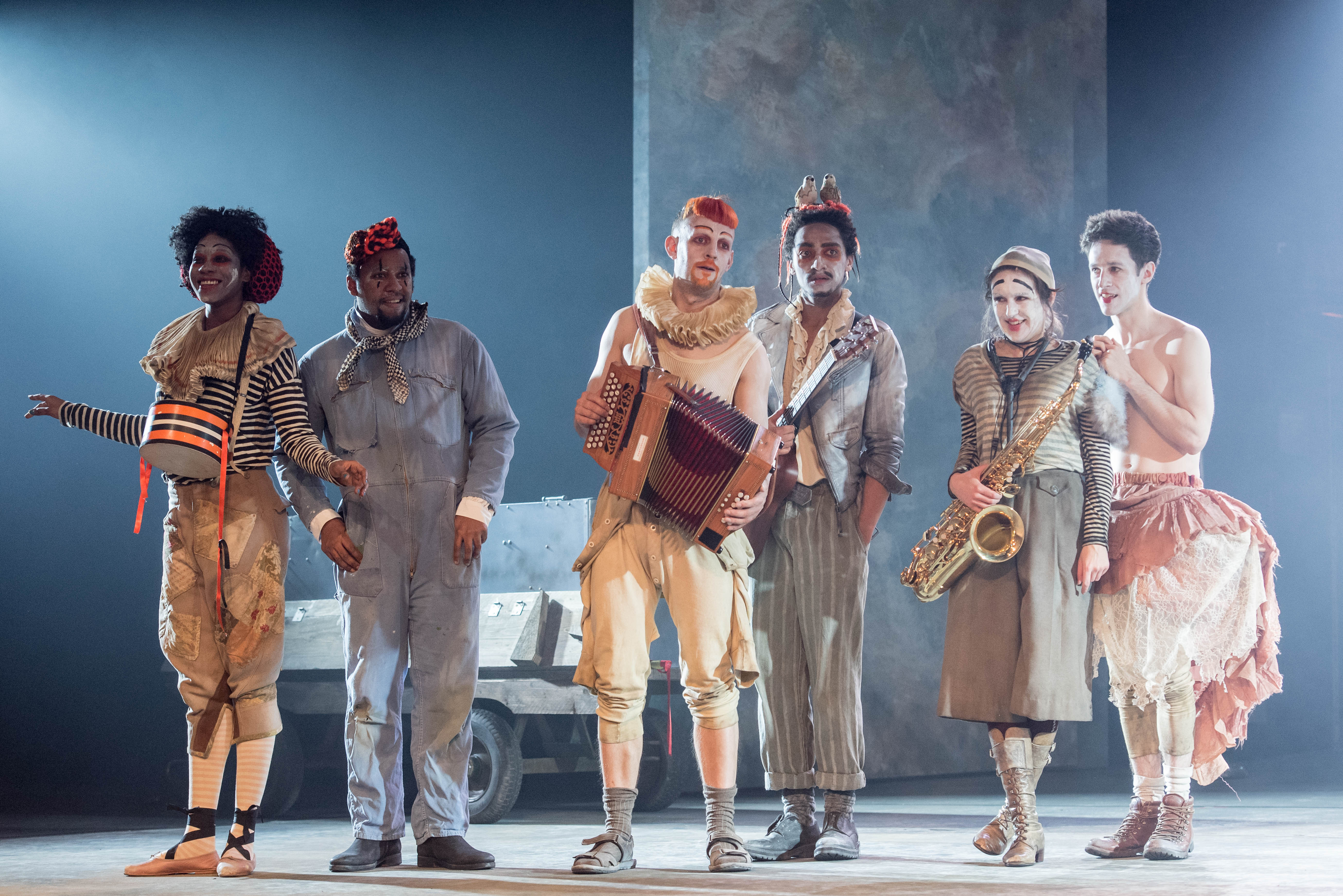 The Players in "Rosencrantz & Guildenstern Are Dead" at The Old Vic. Photo by Manuel Harlan 